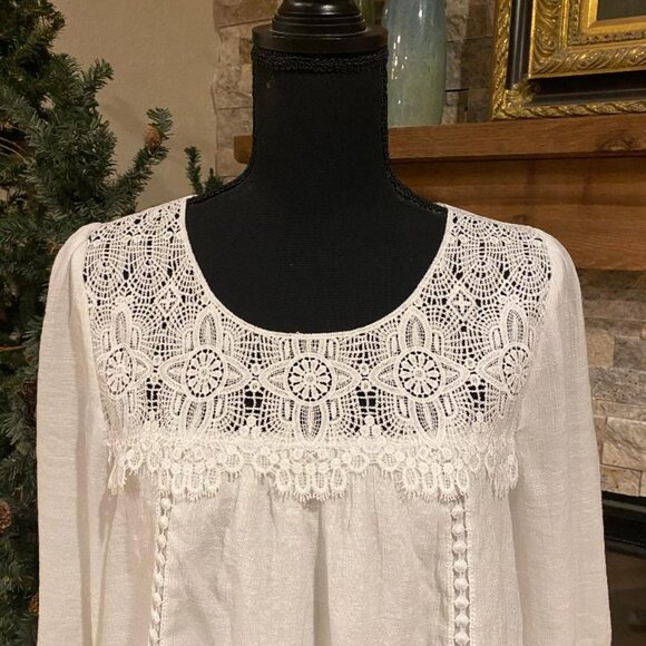 FIG & FLOWER Peasant Top Blouse Shirt BOHO White Crochet Line 3/4 Sleeve Sz PM - Picture 2 of 9